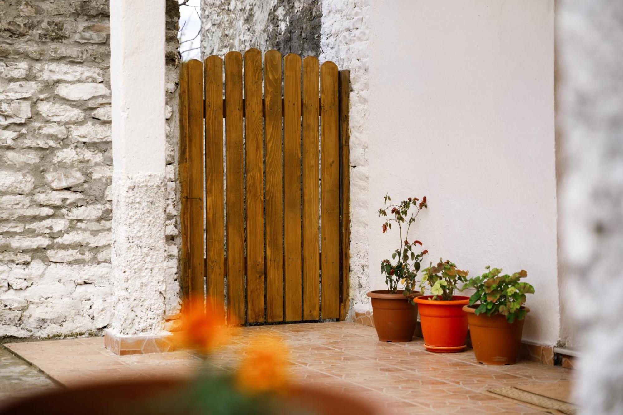 Guesthouse 1805 Gjirokaster Ngoại thất bức ảnh