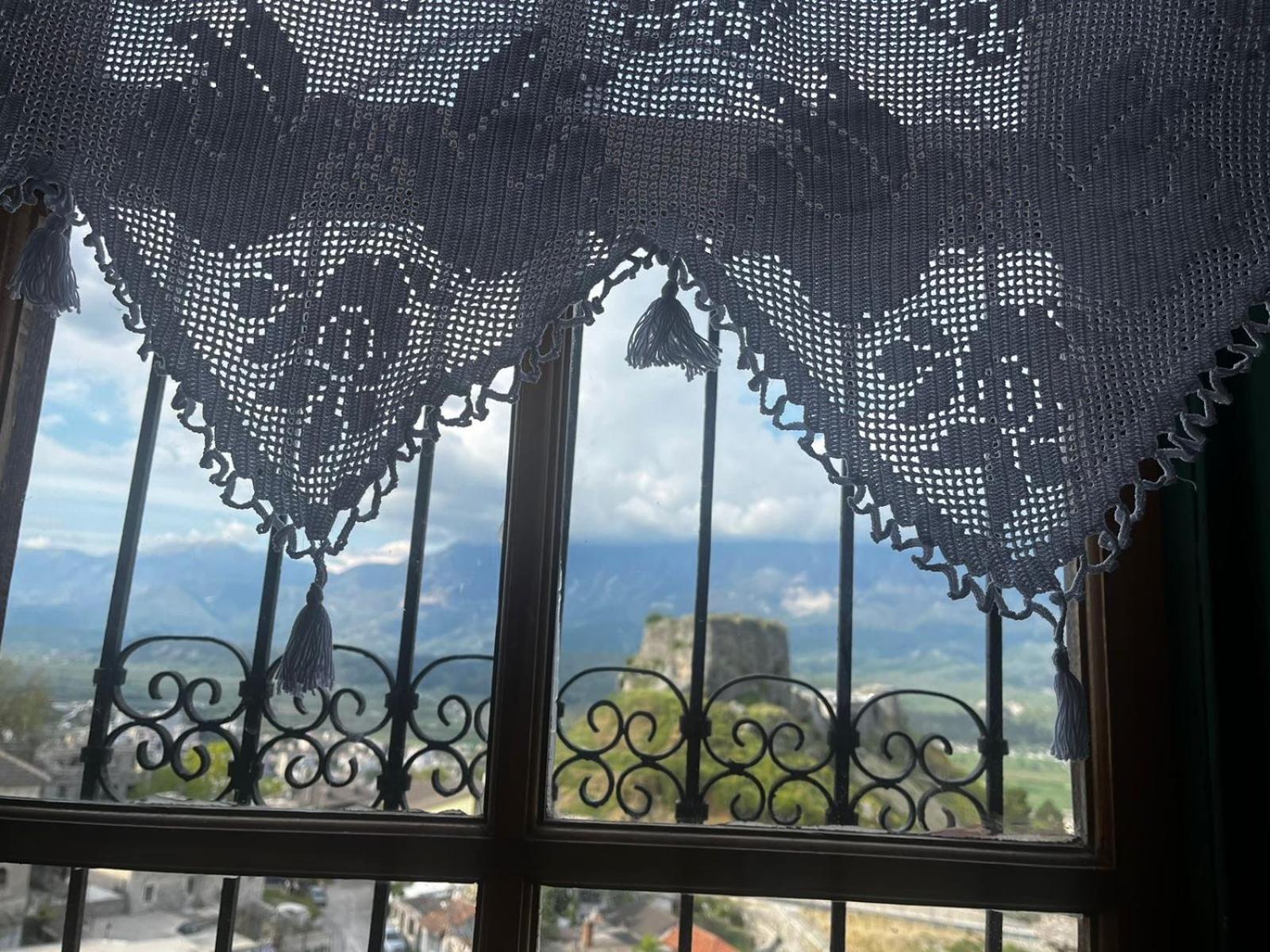 Guesthouse 1805 Gjirokaster Ngoại thất bức ảnh